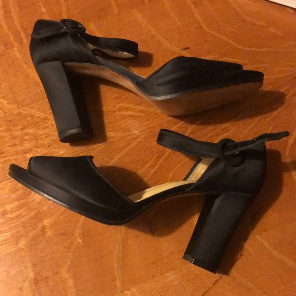 Varda black satin peep toe pumps